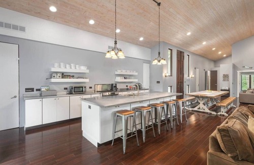 Ottawa Casa | Starved Rock Retreat - Private, Gated Entrance, 5 min from State Parks!
