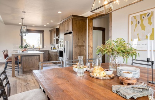 Powell Butte Casa | Starview at Brasada Ranch Resort by AvantStay |HotTub & Close To Golf!