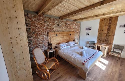 Krzyzowka Casa | Stary Dom z Piwnicą