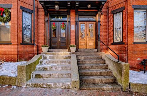 Parkside Apartamento | State of Charm - Historic West End Haven