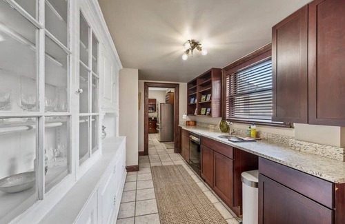 Central West End Casa | Stately 8BR Historic CWE Home / ABODEbucks