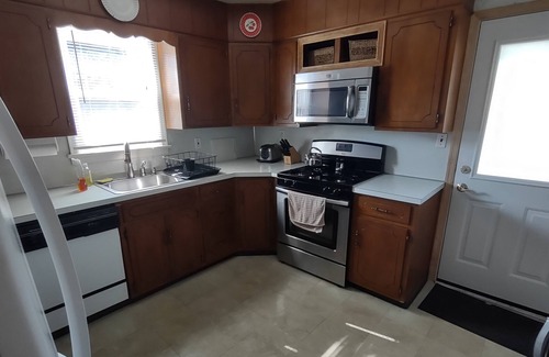 Bethlehem Casa | Stately, Cozy, Clean 4 Bedroom Cape Cod