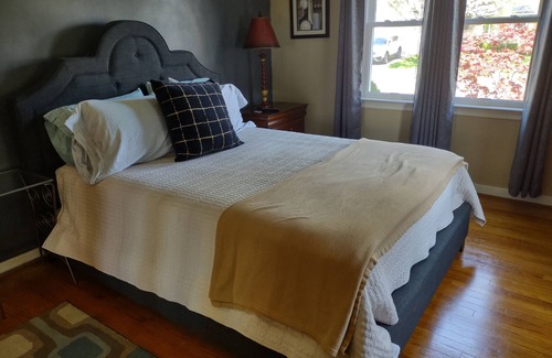 Bethlehem Casa | Stately, Cozy, Clean 4 Bedroom Cape Cod