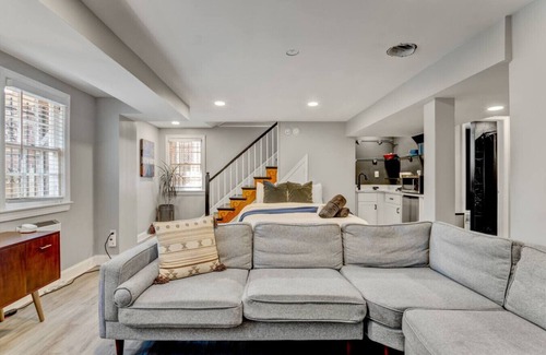 Washington Casa | Stately Studio Apartment