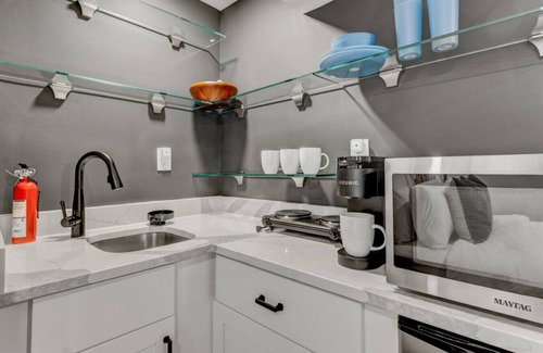 Washington Casa | Stately Studio Apartment