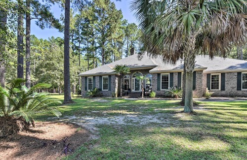 Dover Casa | Statesboro Home w/ Lake + Pool ~ 10 Mi to GSU