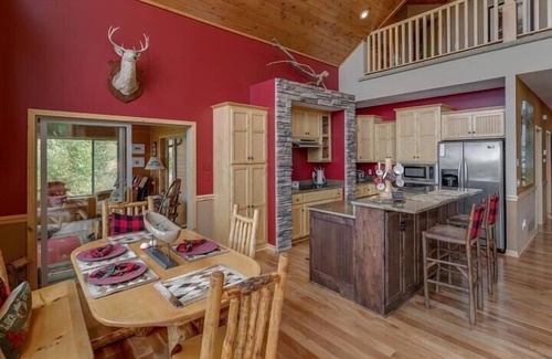 Walker Casa | Stay 4 for 3! Spacious Leech Lake Home on 2 Acres, Boat Lift, Swim