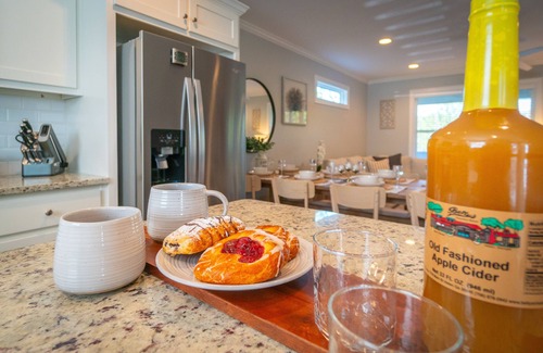 Helen Casa | Stay 3 nights Get 4th Night FREE thru Dec 2024-Hot Tub & Pool Table