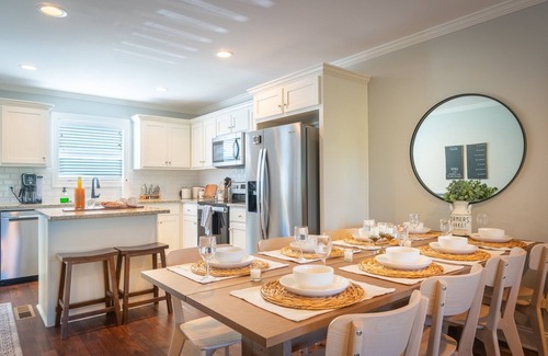 Helen Casa | Stay 3 nights Get 4th Night FREE thru Dec 2024-Hot Tub & Pool Table