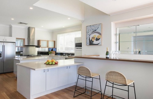Point Clare Casa | *Free Night Stay* Waterfront/pool/ fireplace