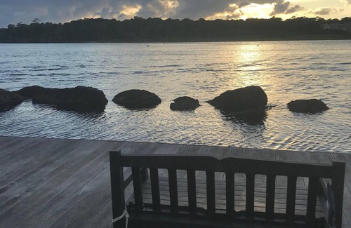 North Carolina Coast Alquiler De Eote | Manténgase a bordo de nuestro yate de vela privado de 40 pies con 2 cabinas: resbalón privado y aire acondicionado.