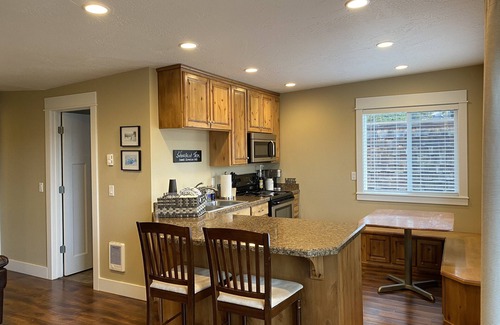 Sandpoint Condominio | Stay and play, sleeps 6 with a beautiful view of Schweitzer Mountain
