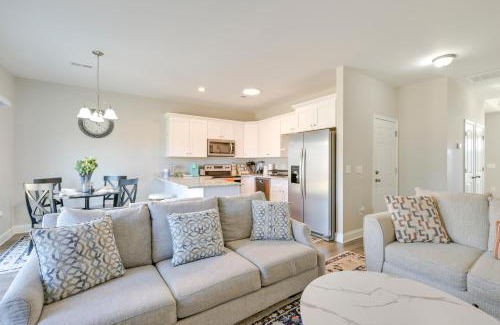 Harrisburg Casa | Stay and Play Spacious Concord Townhome Near Uptown