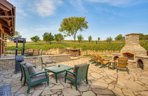 Excelsior Springs Casa | Stay and Sip Group Ranch at Shamrock Hills Vineyard