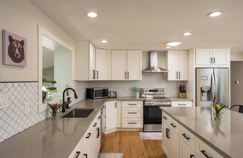 Berkley Casa | Stay and support a talented local artist