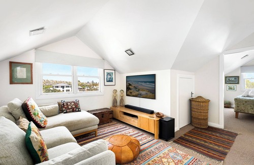 Clovelly Casa | Stay at Bronte Charm: Pet-Friendly Family Home with Sea Views