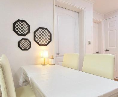 Songjung-dong Apartamento | STAY at Miasageori #Up to 6 people #Subway 2 min #Airport bus 2 min #Dongdaemun 10 min #Myeongdong 15 min #Seoul Station 20 min #Gyeongbokgung Palace, Bukchon Hanok Village, Seongsu, Hongdae 25 min #Itaewon 30 min #Gangnam 40 min