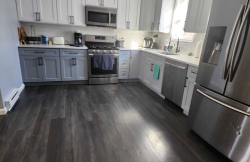 East Stroudsburg Casa | Stay at Red Squirrel, 4-bedroom house with AC in East Stroudsburg