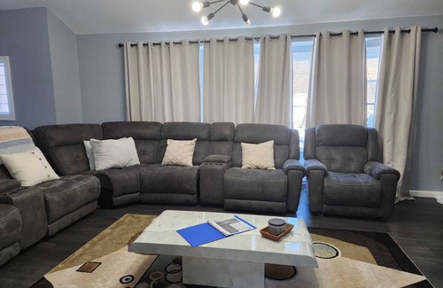 East Stroudsburg Casa | Stay at Red Squirrel, 4-bedroom house with AC in East Stroudsburg