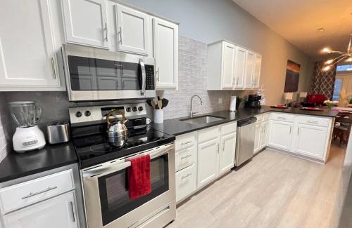 Bentonville - Fayetteville Apartamento | Stay at Steuben Hot Tub Remodeled Home
