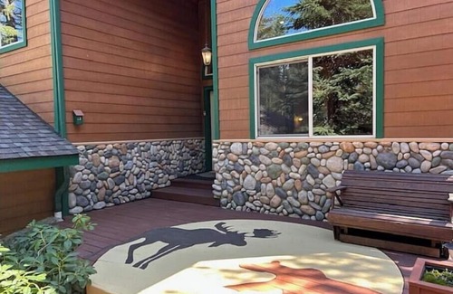 Sandpoint Casa | Stay at The Hideaway, a spacious home on a secluded, wooded acre in in Sandpoint