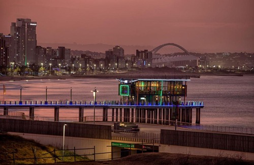 Durban Point Apartamento | Stay at The Point - Kaleidoscopic Caribbean Cruise