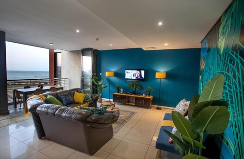 Durban Point Apartamento | Stay at The Point - Kaleidoscopic Caribbean Cruise