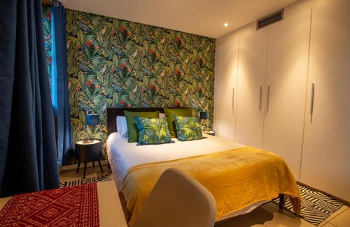 Durban Point Apartamento | Stay at The Point - Kaleidoscopic Caribbean Cruise