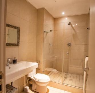 Durban Point Apartamento | Stay at The Point - Kaleidoscopic Caribbean Cruise