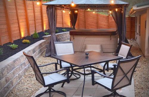 Caton Casa | Stay at The Retreat! Gatlinburg-Dollywood