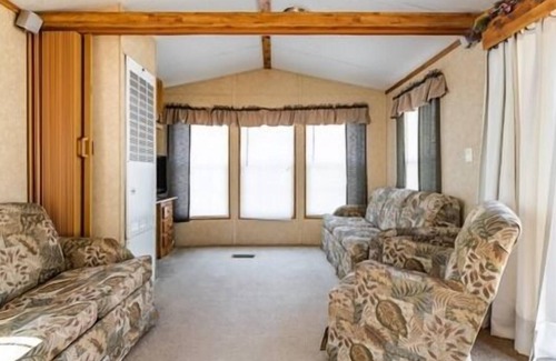 Neillsville Apartamento | Stay at this quant home perfect for the traveling outdoors enthusiasts not far from Lake Arbutus.