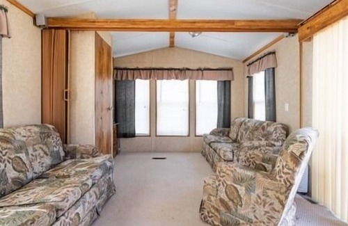 Neillsville Apartamento | Stay at this quant home perfect for the traveling outdoors enthusiasts not far from Lake Arbutus.