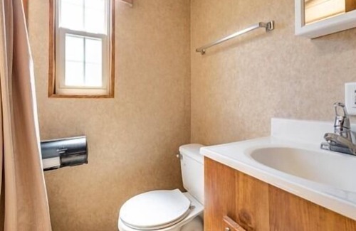Neillsville Apartamento | Stay at this quant home perfect for the traveling outdoors enthusiasts not far from Lake Arbutus.