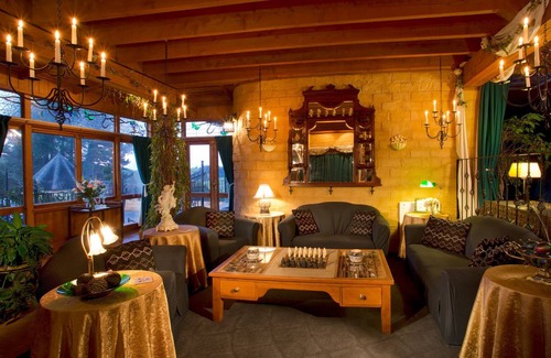Upper Moutere Otro | Stay at your own castle! Unique venue, close to vineyards, art & National Parks
