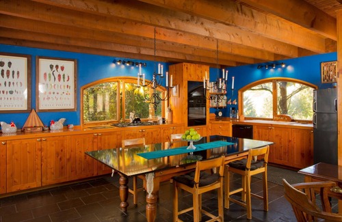 Upper Moutere Otro | Stay at your own castle! Unique venue, close to vineyards, art & National Parks