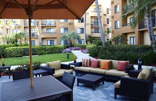 Boca Raton Apartamento | Stay Close to Boca Raton Beach! Pet-friendly Accommodation, Free Parking, Pool!