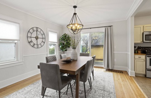 Charlotte Casa | Stay Close to It All in a Cozy Classic Home