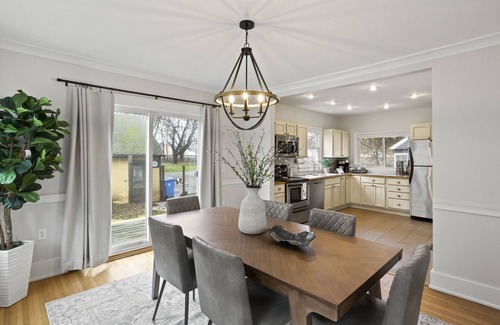 Charlotte Casa | Stay Close to It All in a Cozy Classic Home