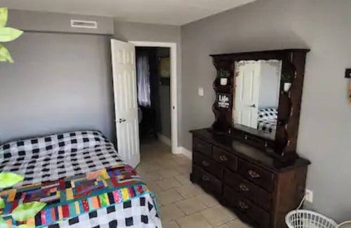 Central Alberta Casa | Stay for a while & live the lake front life-style!