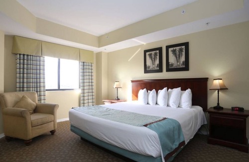 Pompano Beach Complejo | Stay Here & You'll Leave an Aquaholic!