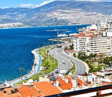 Konak Apartamento | Stay in a House with Sea View in Historical Elevator Mansion