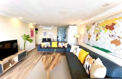 Konak Apartamento | Stay in a House with Sea View in Historical Elevator Mansion