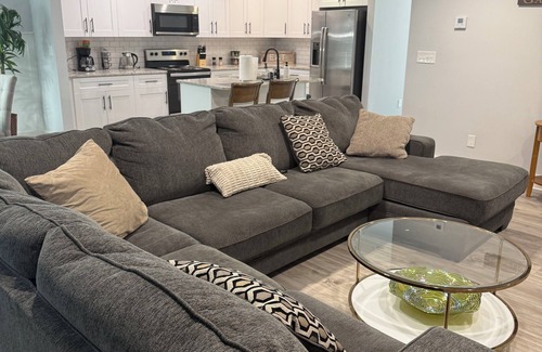 Snellville Casa | Stay in a new modern townhouse. Sleeps 10.