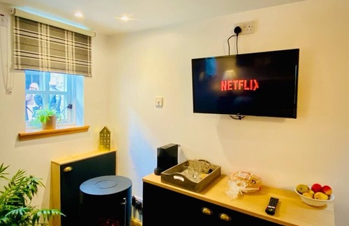 Central Aberdeen Cabaña | Stay in A Quirky Old Coal Shed, Right By The Sea In Footdee, Aberdeen