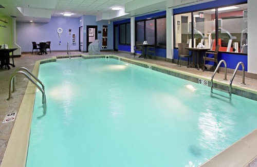 Elizabethtown Casa | Stay in a Stylish & Modern Room! Free Breakfast