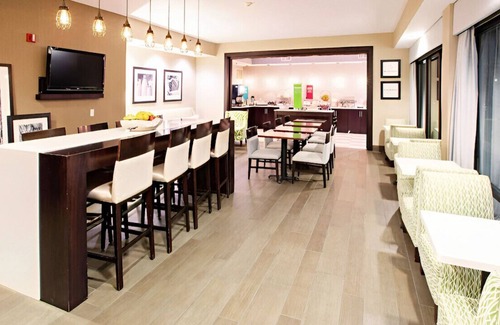 Elizabethtown Casa | Stay in a Stylish & Modern Room! Free Breakfast