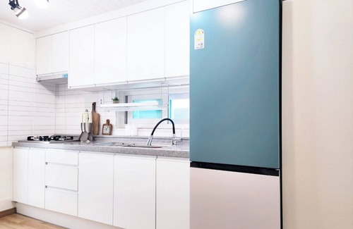 Sinchon-dong Casa | Stay in a sunny,clean,and spacious 5-bedroom house.