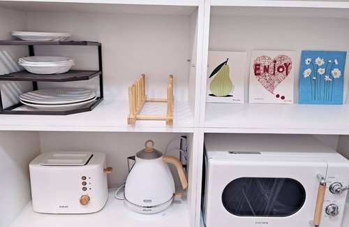 Sinchon-dong Casa | Stay in a sunny,clean,and spacious 5-bedroom house.