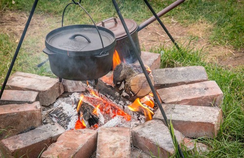 Somerton Cabina | Alójate en una tradicional caravana gitana cerca de Glastonbury en un huerto privado