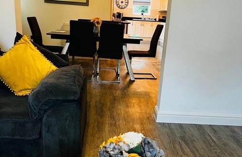 Pyle Casa | Stay in comfort , completely renovated
